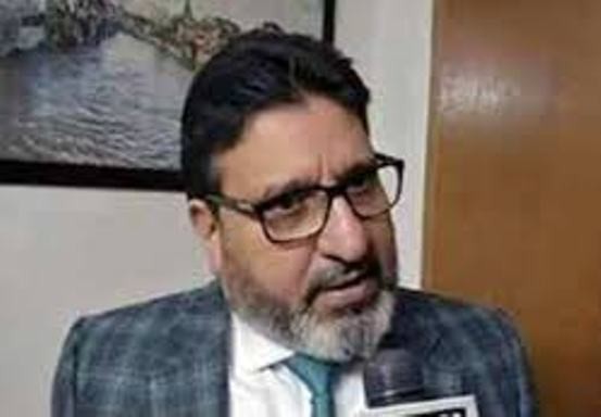 Will hit roads if administration continues to remain non-responsive towards public issues: Altaf Bukhari