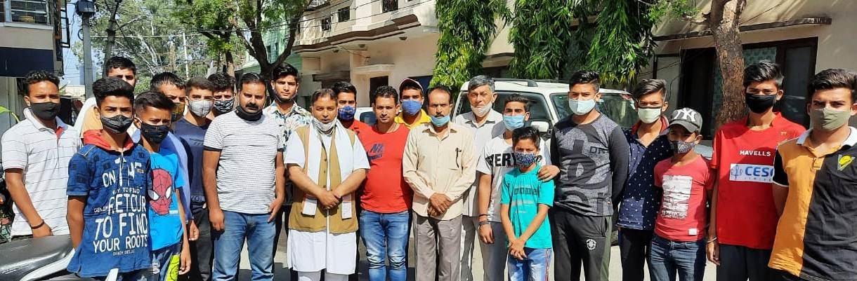 Sat Sharma appeals LG Manoj Sinha to provide best infra to Football players