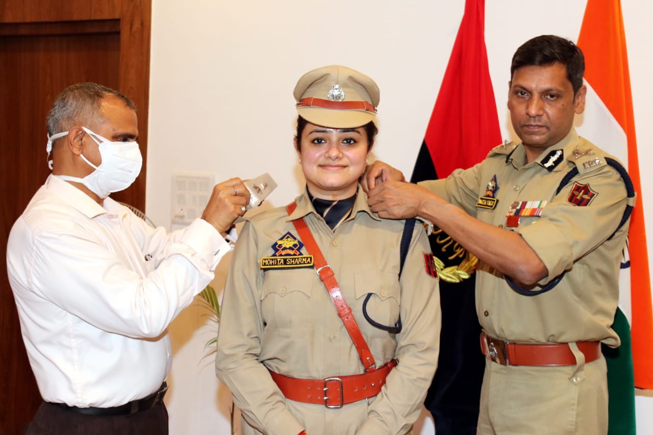 IGP Jammu Mukesh Singh pins new rank to SP Mohita Sharma