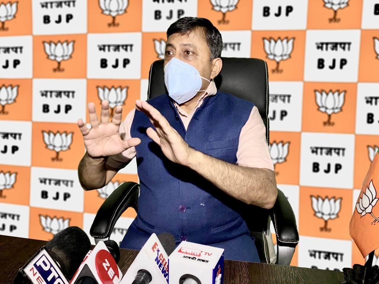 Vibodh hails LG for leading from front in battle against Covid19