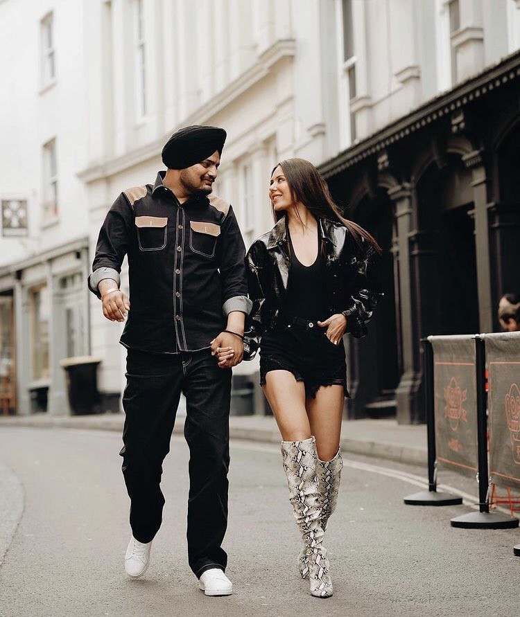 Sidhu Moosewala and Sonam Bajwa's â€˜Brown Shortieâ€™  rock the Music charts