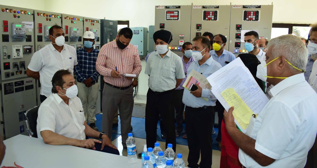 Advisor Baseer Khan conducts surprise inspection of  power stations in Jammu