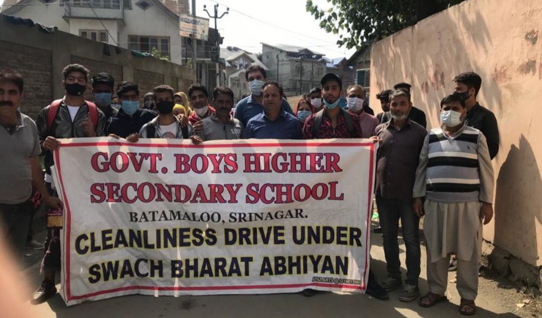 Swachh Bharat Abhiyan Drive at New Secretariat Road Srinagar Cross