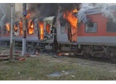 Four AC Coaches of Jammu Tawi Durg Express catch Fire
