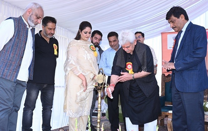 LG J&K Manoj Sinha inaugurates Sukhnag Sozni Embroidery SFURTI Heritage Cluster
