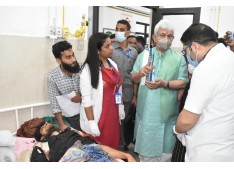 Lt Governor visits DH Poonch to enquire about health of civilians who were injured in a road accident in Sawjian, Poonch