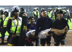 Shocking : 174 killed after 'riots' at football match