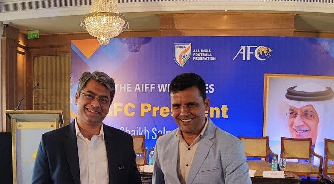 Arun briefs AIFF President Kalyan about J&K