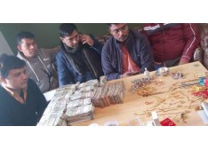 Bihar Vigilance raids at House of Head Clerk of Rural Development: Seizes cash, Jewelery worth lakhs 