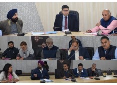 DC Rajouri discusses bottlenecks hampering execution of developmental projects 